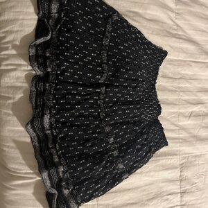 Vineyard vines, black skirt